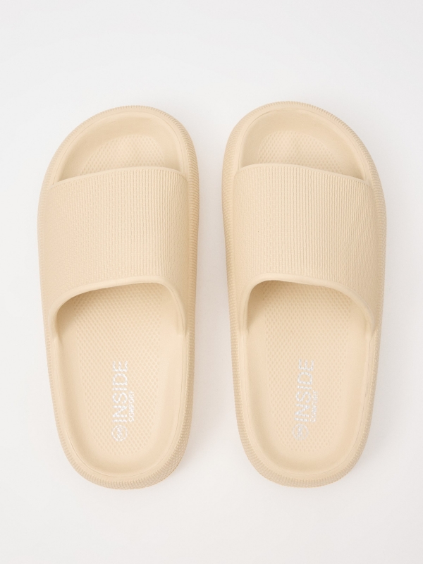 Chinelo de praia com plataforma areia