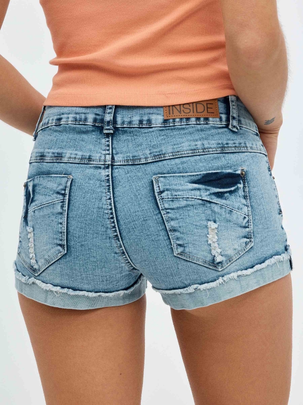 Short denim tiro medio azul vista detalle