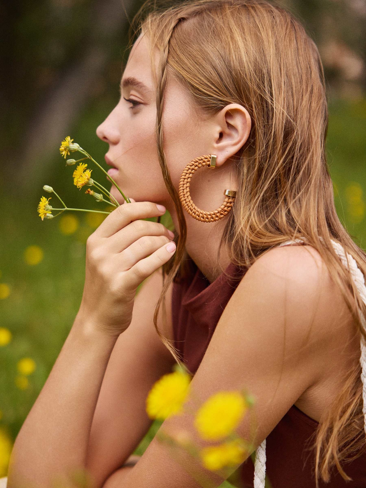 %New% Semicircular hoop earrings wood beige