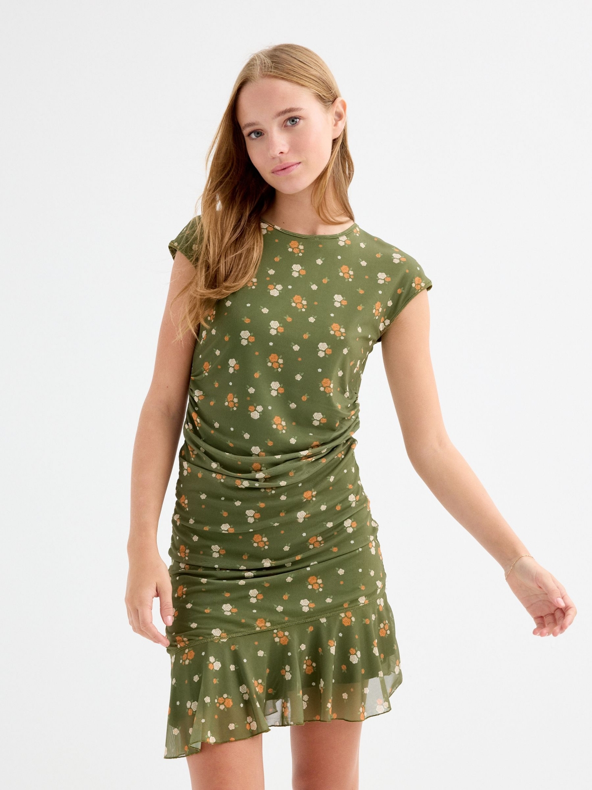 Vestido corto floral kaki vista tres cuartos frontal