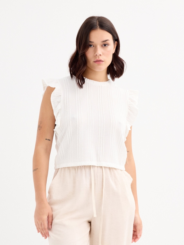 Camiseta volantes crop blanco vista media frontal