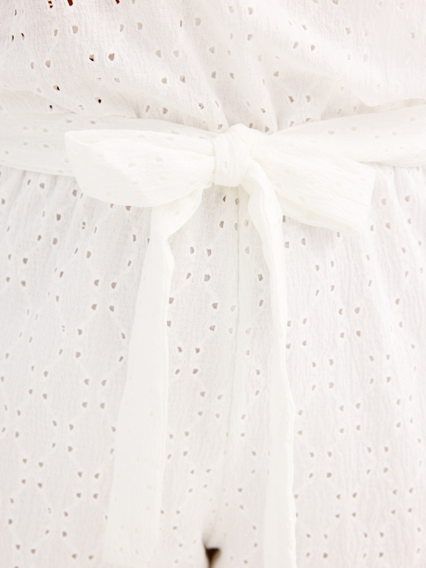 Mono corto bordado suizo blanco blanco vista detalle