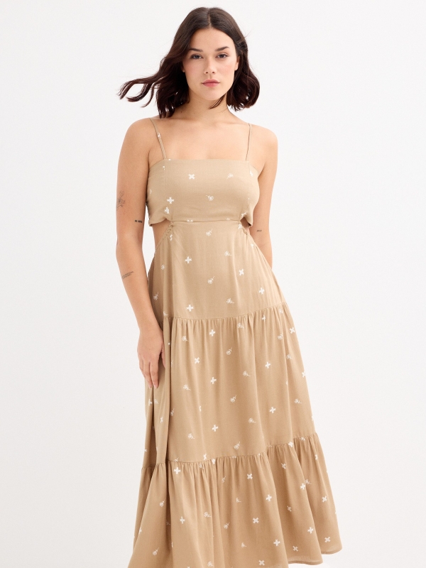 Vestido midi flores abertura taupe vista general frontal
