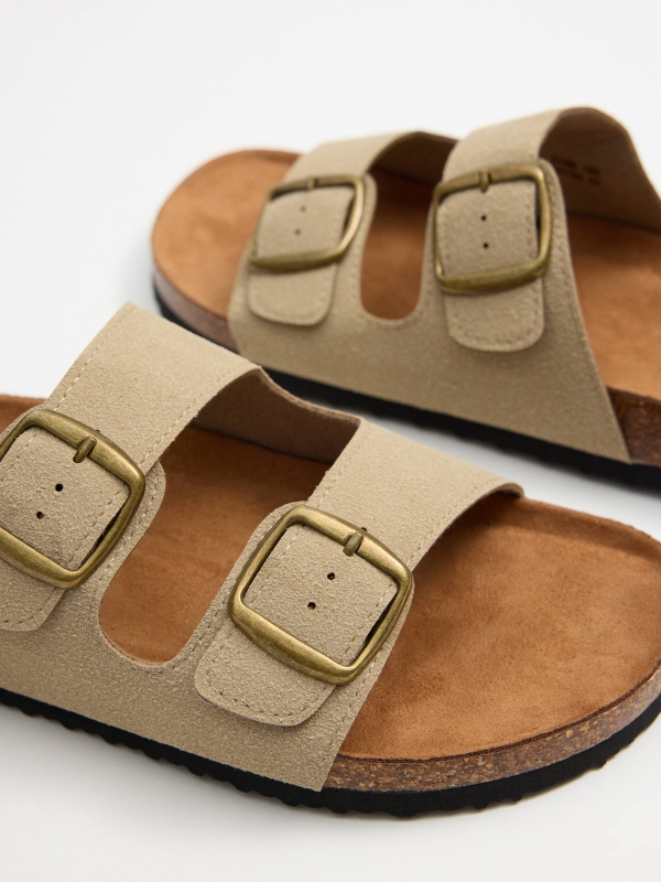 Flat sandal with double strap buckle sand. sand zenithal view