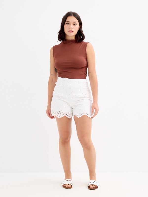High-waisted shorts with embroidery white front view
