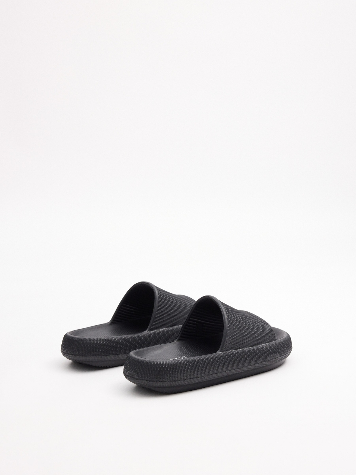 Chanclas de playa comfort negro vista frontal 45º