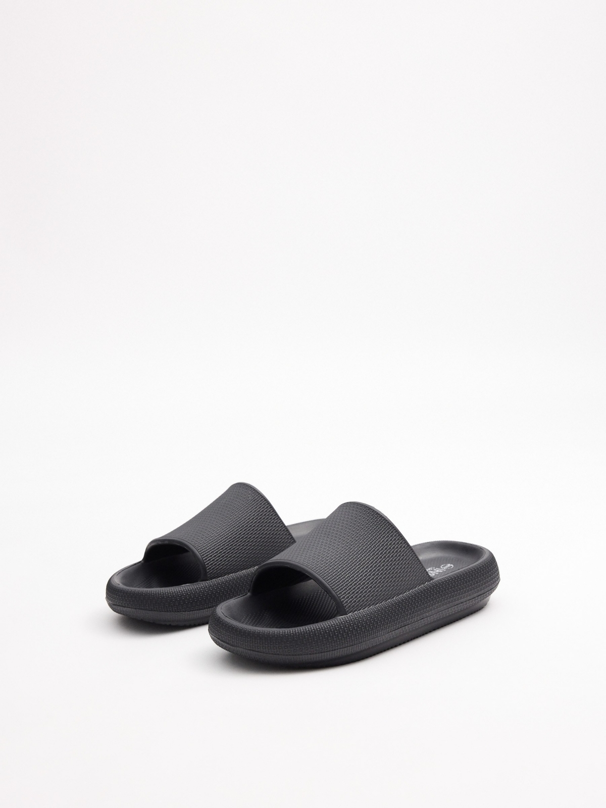 Chanclas de playa comfort negro vista trasera 45º