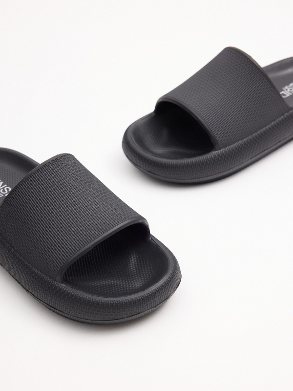 Chanclas de playa comfort negro vista detalle