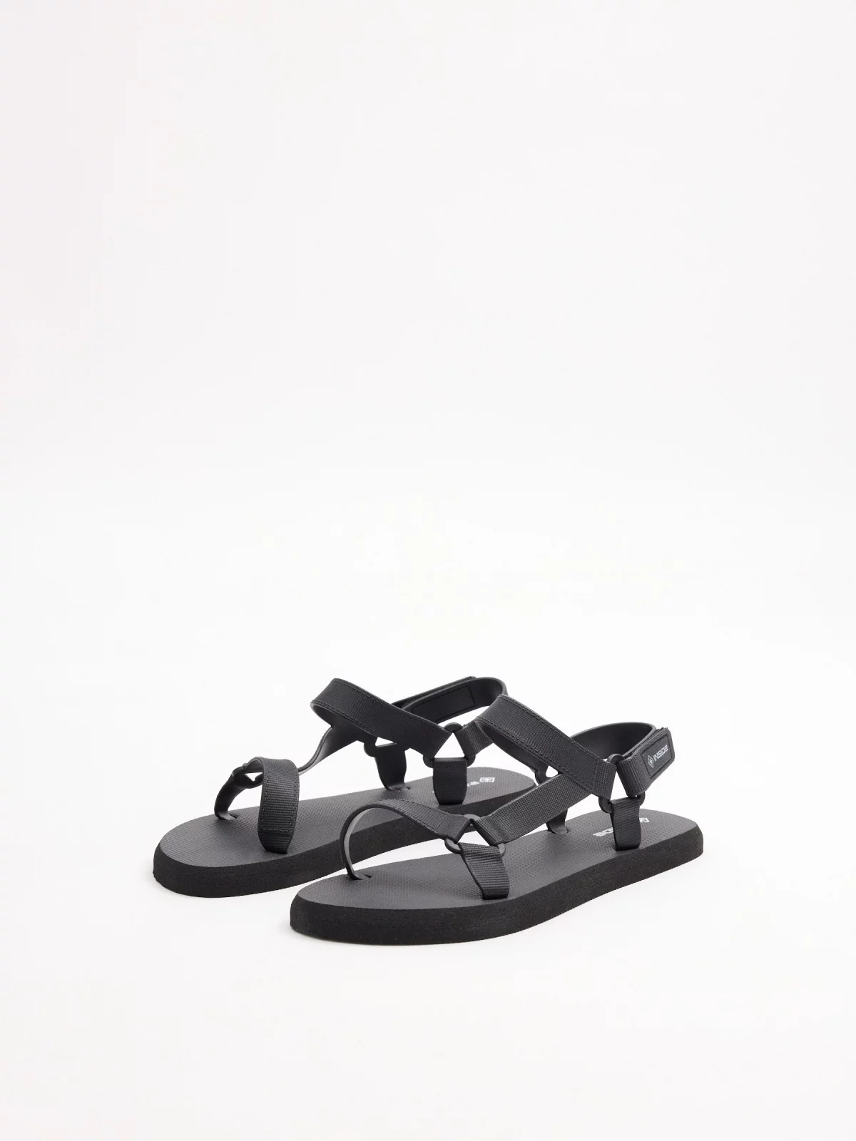 Sandalia tiras velcro negro vista frontal 45º