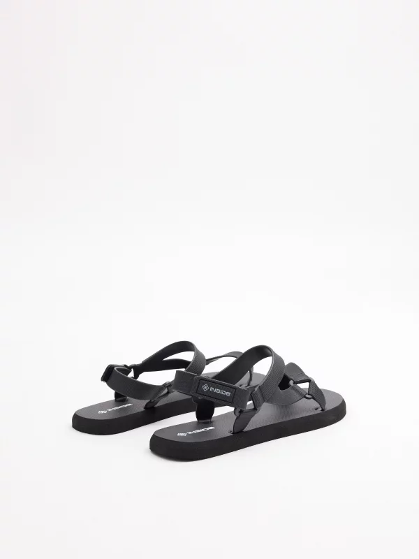 Sandalia tiras velcro negro vista trasera 45º