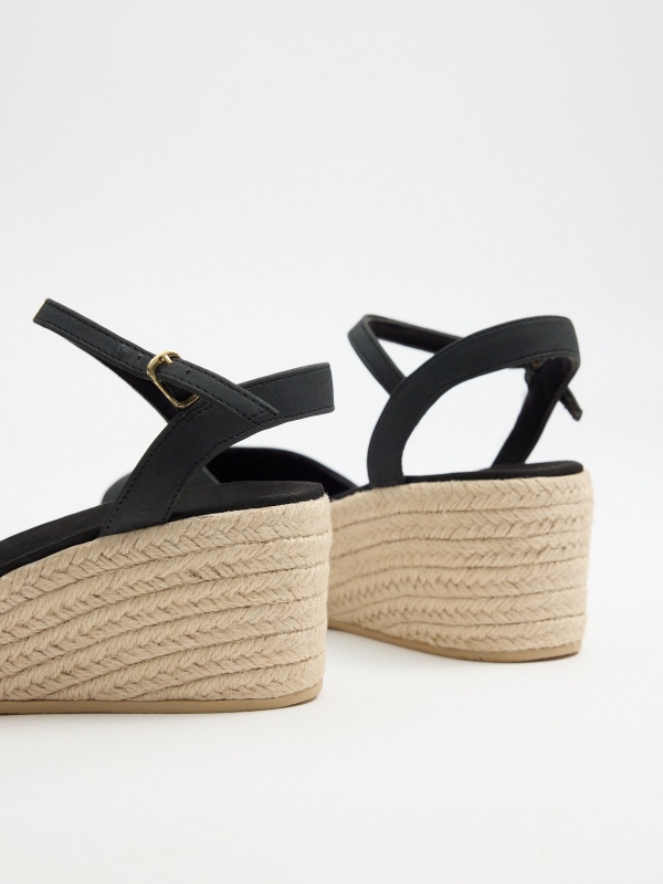 Leading open platform wedge black 45º back view