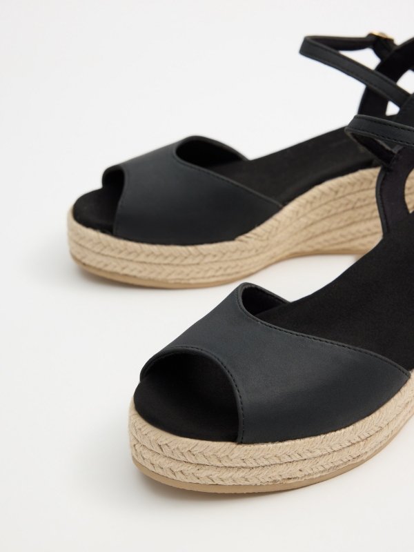Leading open platform wedge black zenithal view