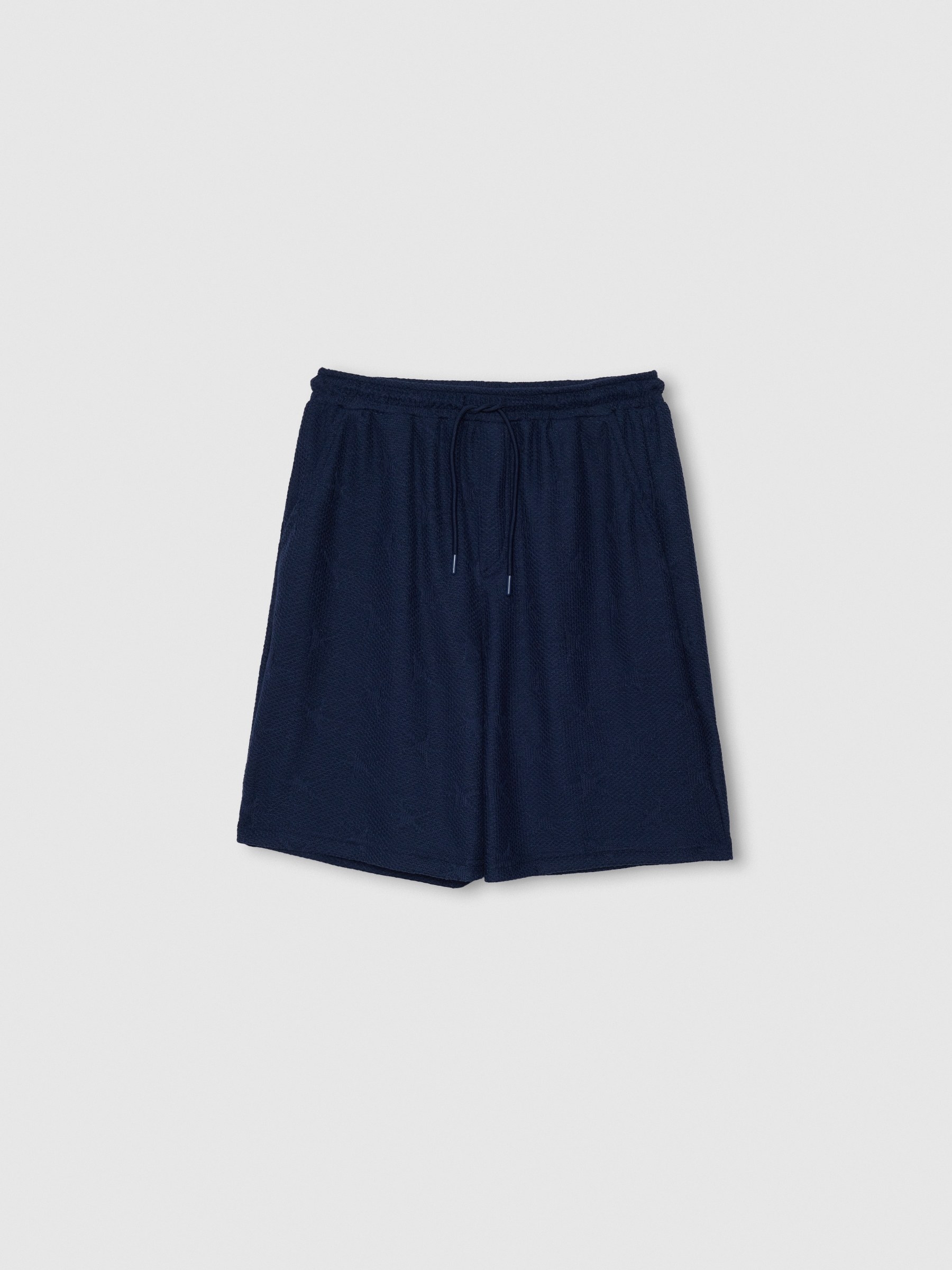 Bermuda jogger em ponto texturizado azul marinho vista meia frontal