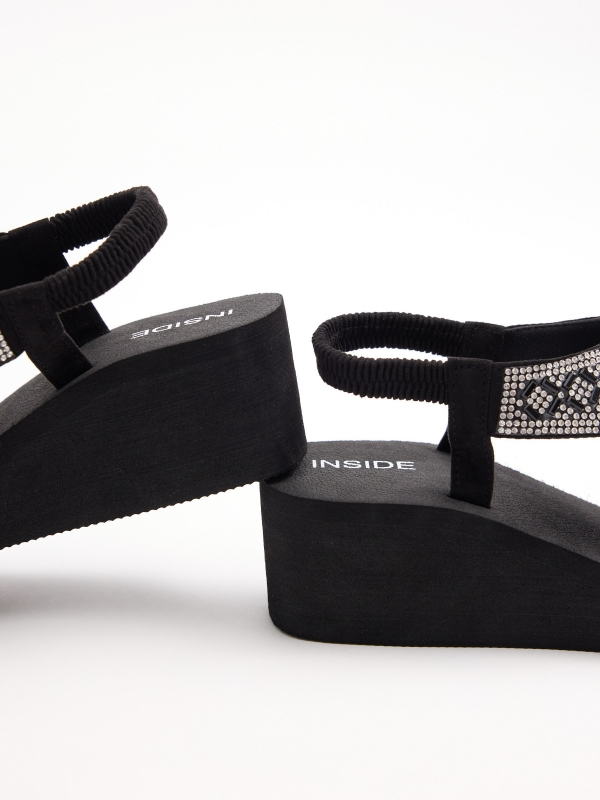 Wedge sandals with elastic closure black detail view