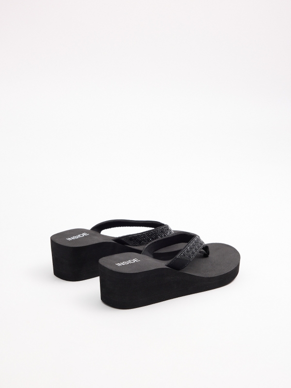 Chanclas cuña detalle pedrería negro vista detalle