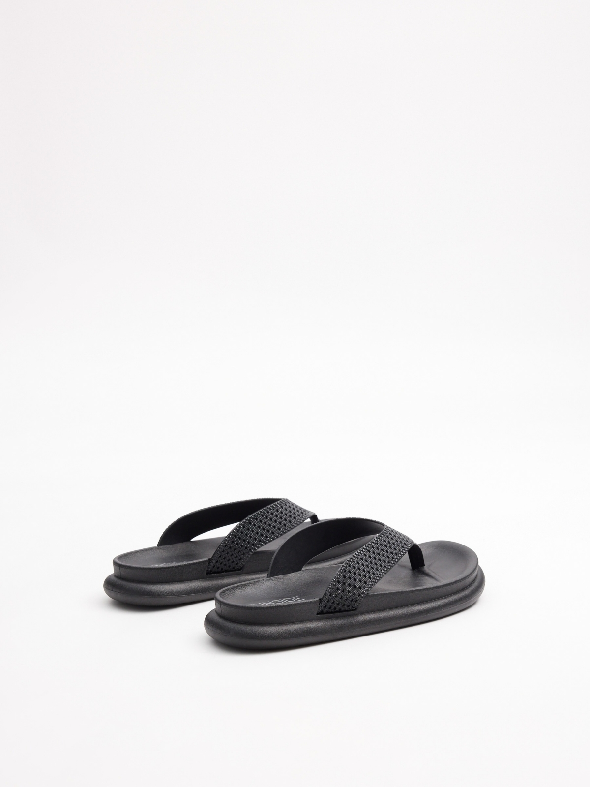 Chinelo dedo conforto preto preto vista traseira 45º