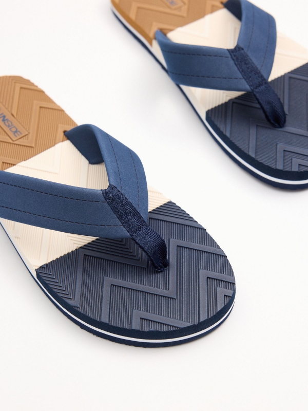 Chinelo de dedo combinado azul vista traseira 45º