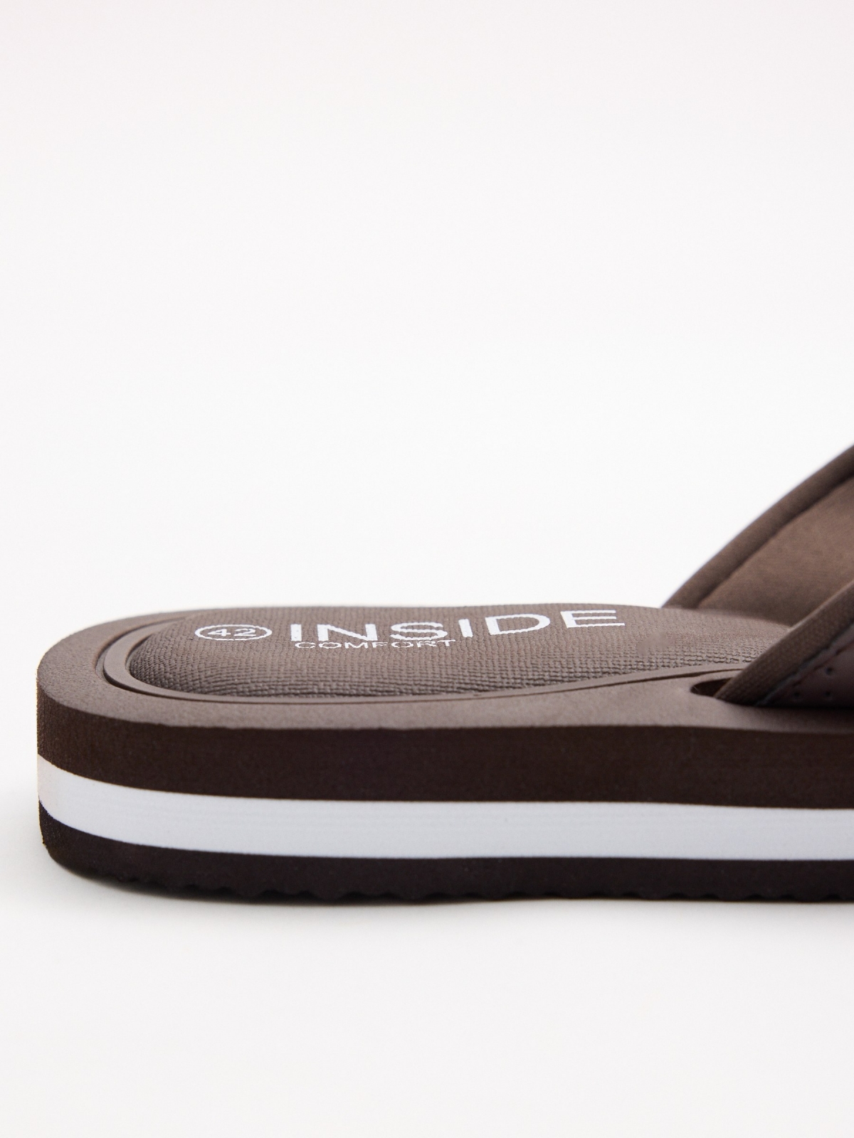 Chinelo dedo conforto marrom marrom escuro vista detalhe
