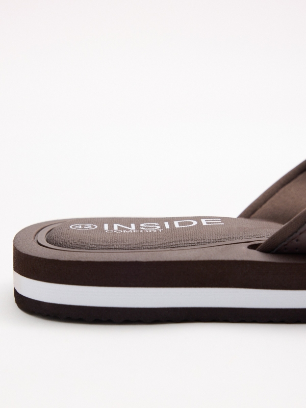 Chinelo dedo conforto marrom marrom escuro vista detalhe