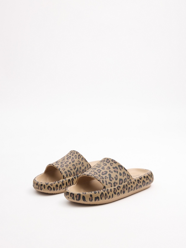 Platform shovel sandal animal print sand 45º front view