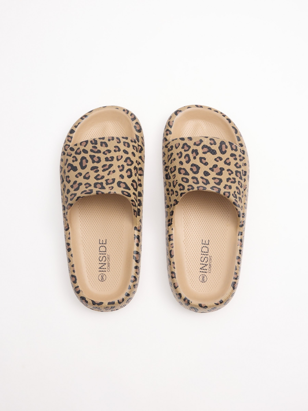 Platform shovel sandal animal print sand 45º back view
