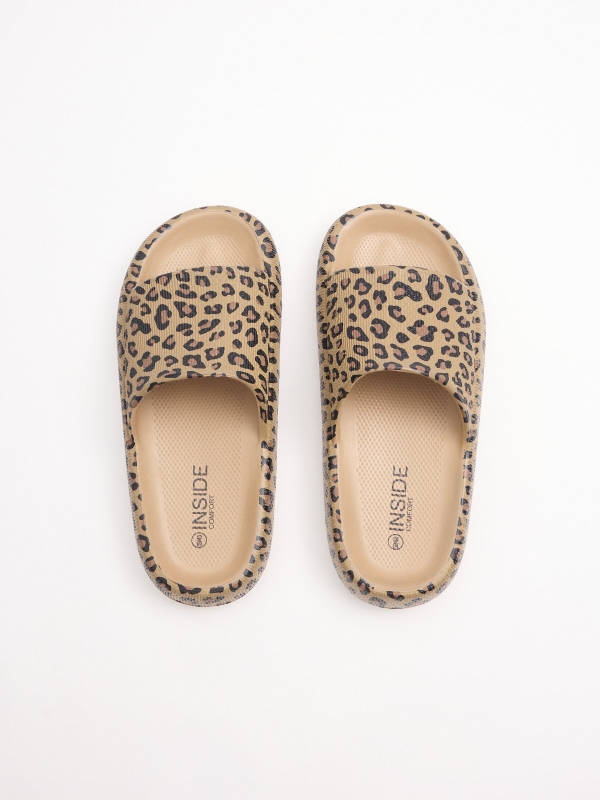 Platform shovel sandal animal print sand 45º back view