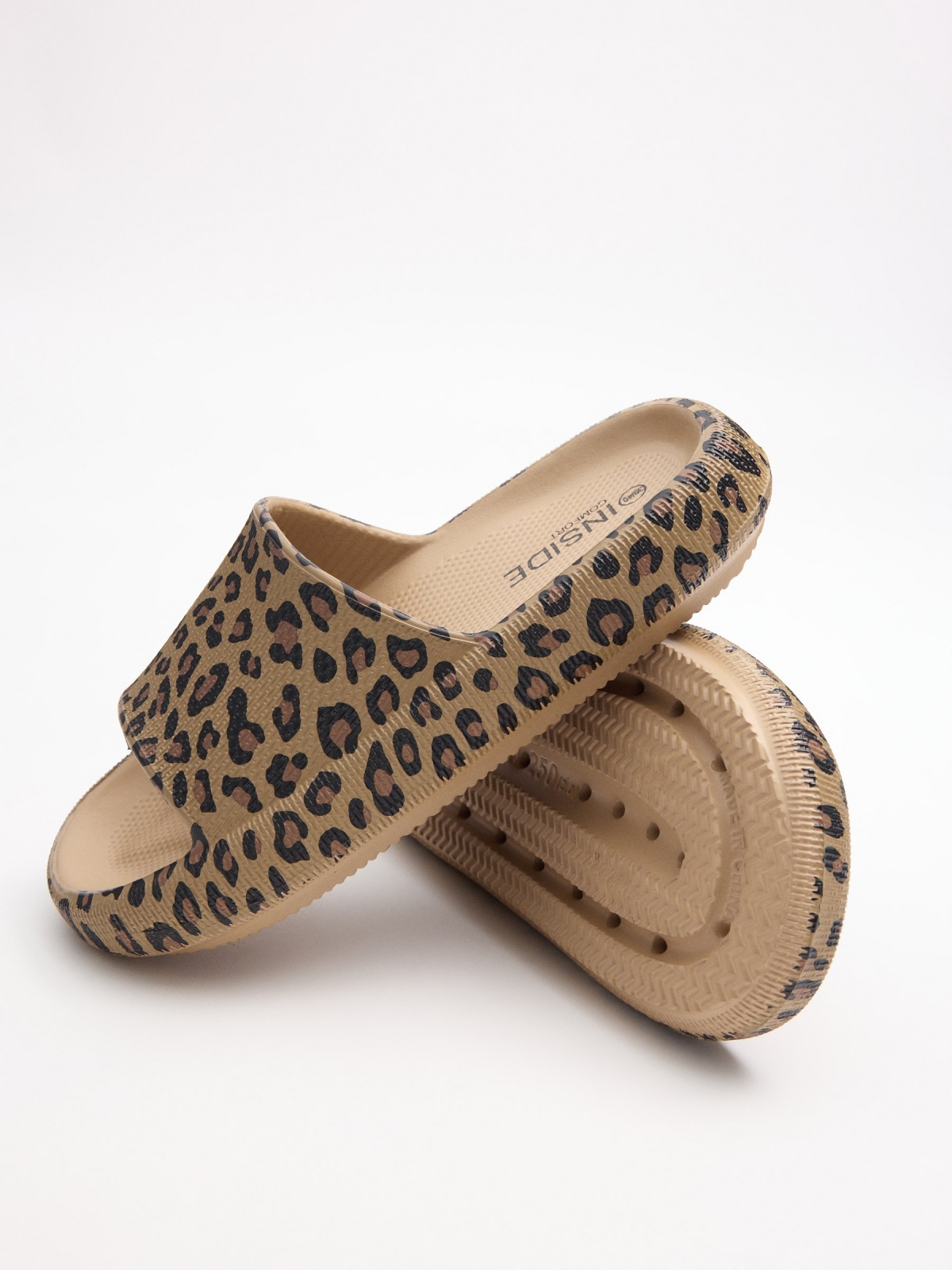 Chancla pala plataforma animal print arena vista detalle