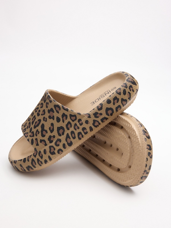 Chancla pala plataforma animal print arena vista detalle