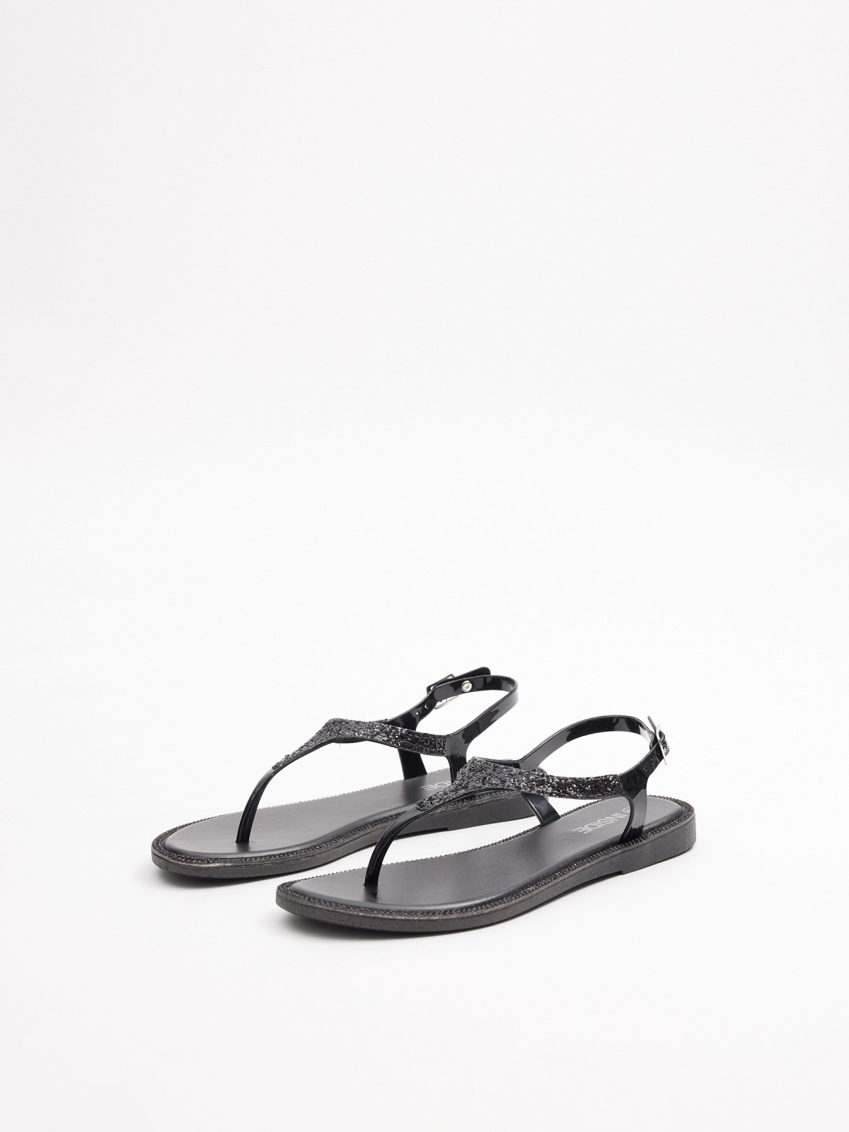 Flat toe sandal with shiny details black 45º front view
