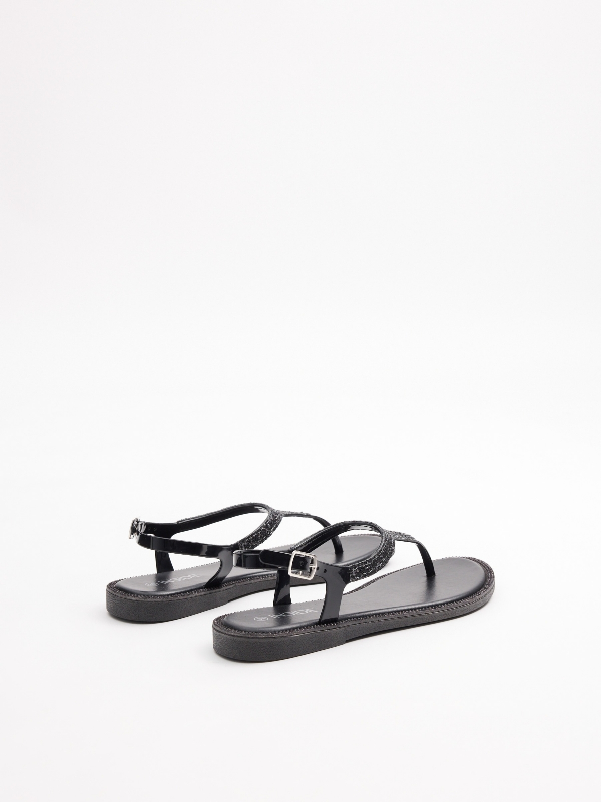 Flat toe sandal with shiny details black 45º back view