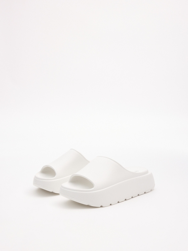 Platform shovel sandal white 45º back view