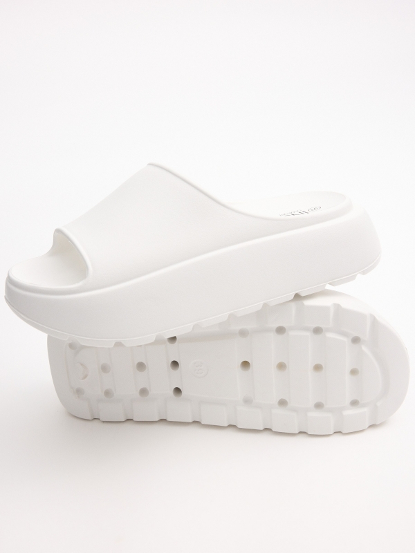 Platform shovel sandal white detail view