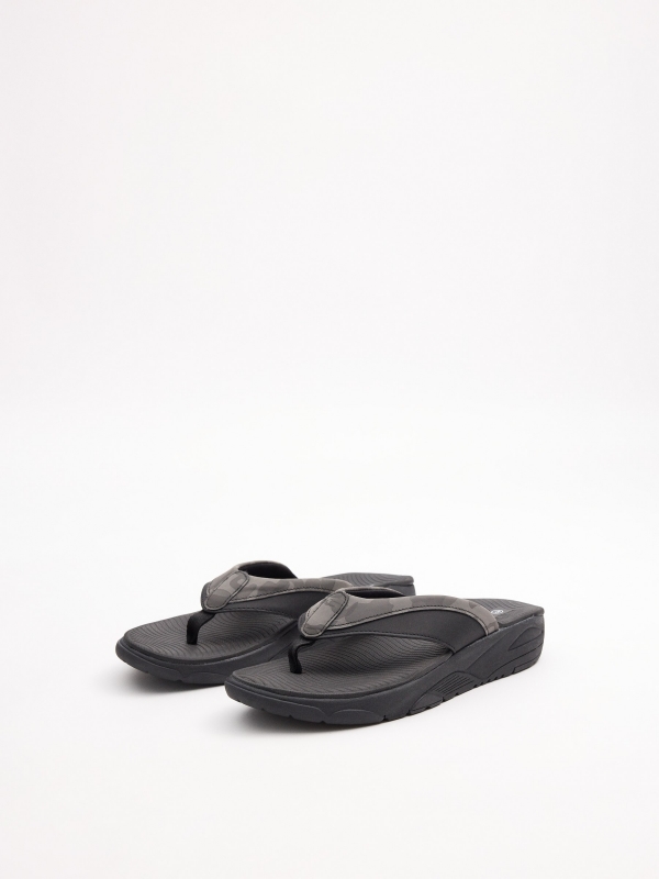 Platform toe sandal black 45º front view