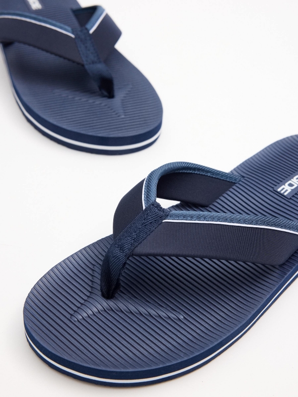 Chinelo dedo náilon azul vista detalhe