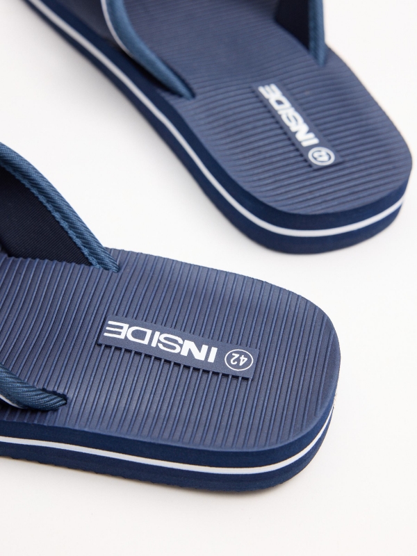 Chinelo dedo náilon azul vista detalhe