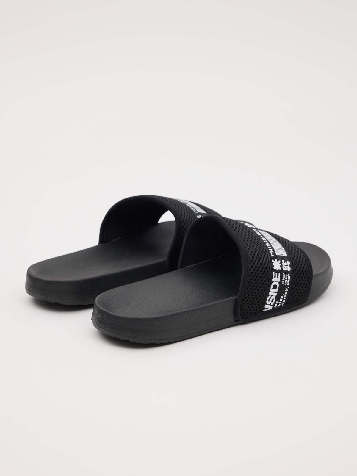 Chanclas pala negro vista trasera 45º