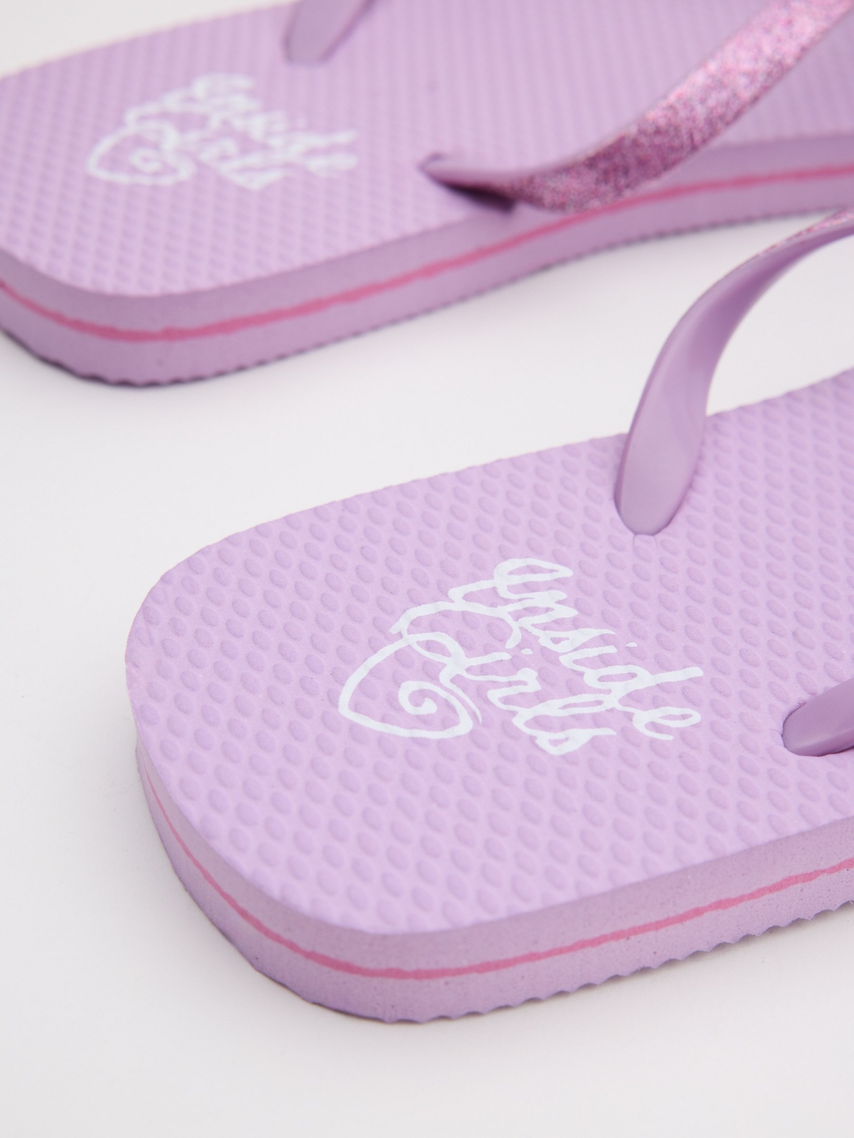 Sparkly flip-flops pink detail view