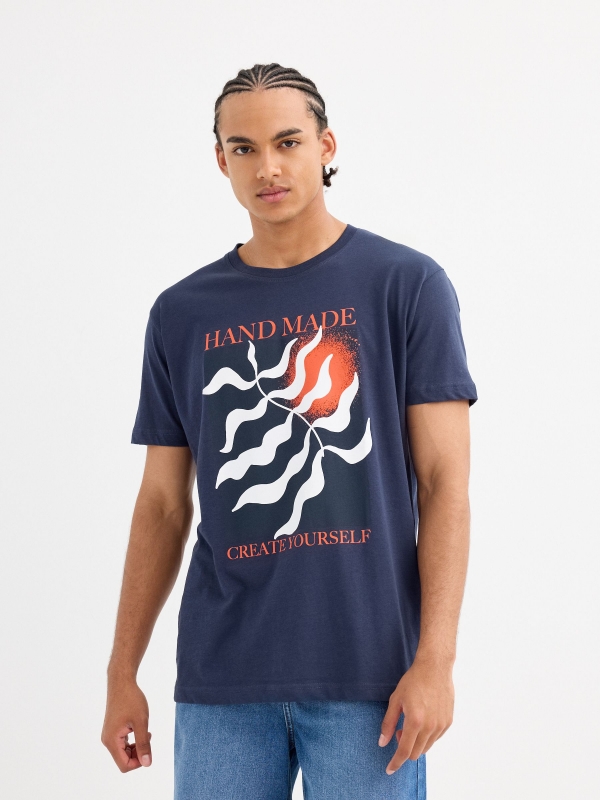 Camiseta estampado combinado azul marino vista media frontal