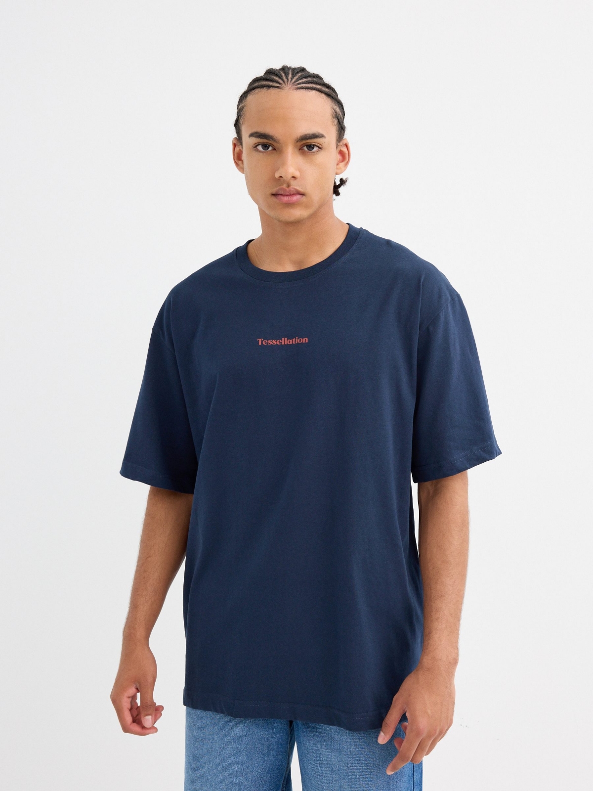 Camiseta estampa floral azul marinho vista meia frontal