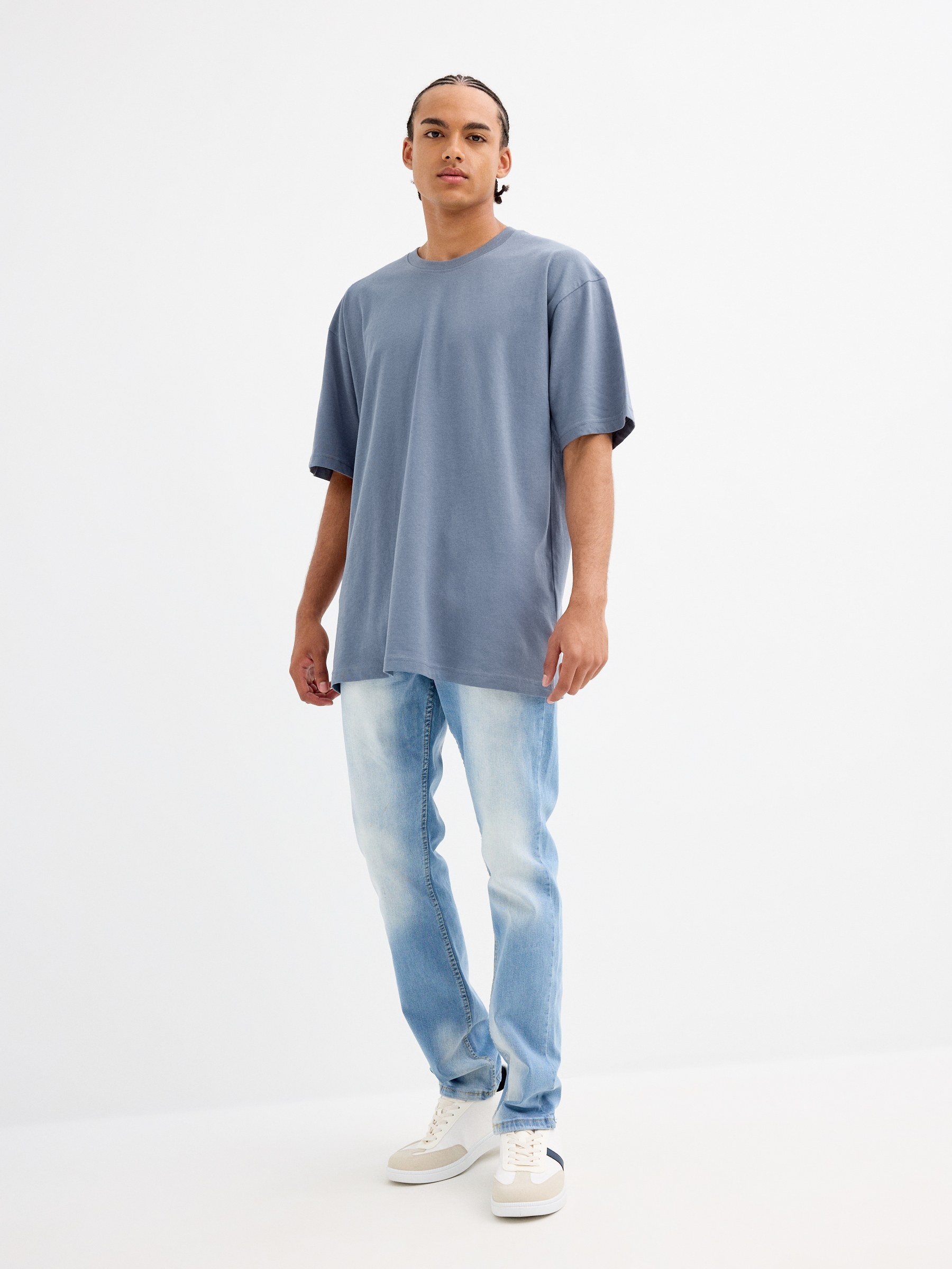  Camiseta oversize básica azul vista frontal