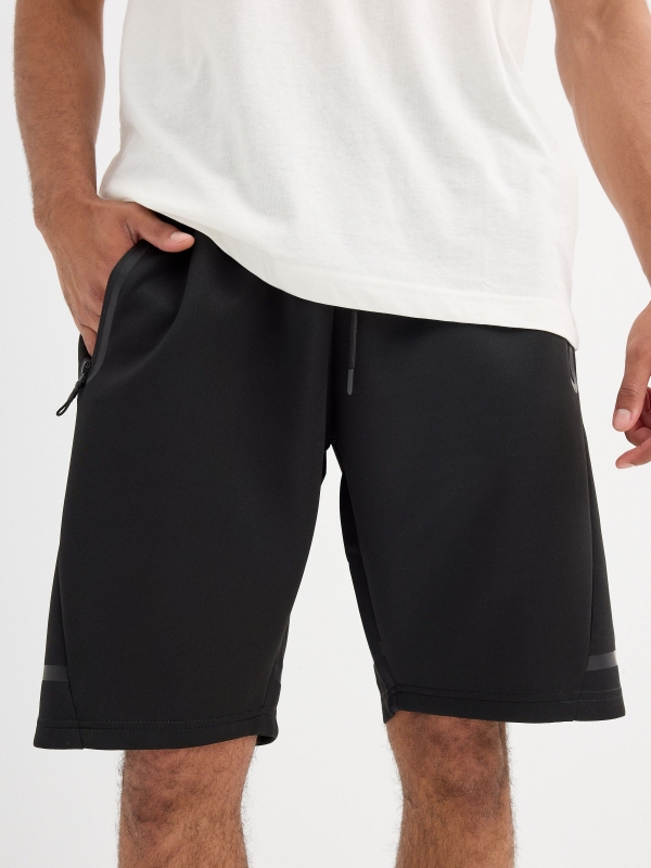 Bermuda jogger deportiva negra negro vista detalle
