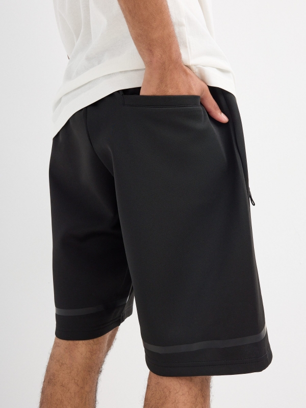 Bermuda jogger deportiva negra negro vista detalle