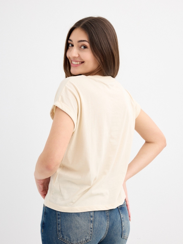 Camiseta corta estampado sushi arena vista media trasera