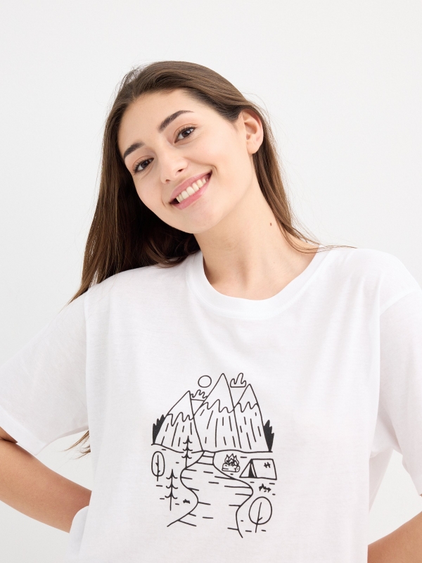 Oversized t-shirt with starfish print white detail view