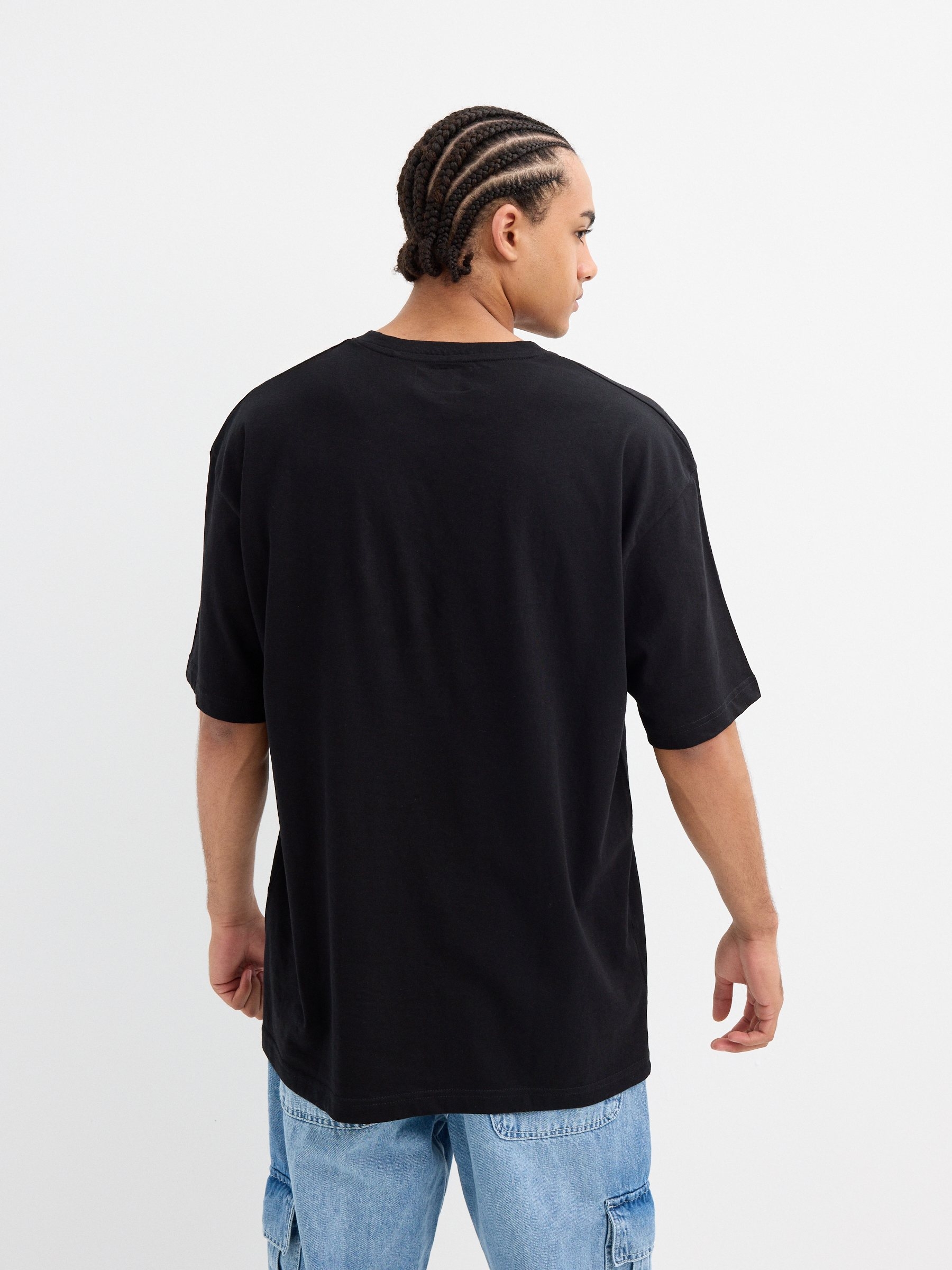 Camiseta básica oversized preto vista frontal
