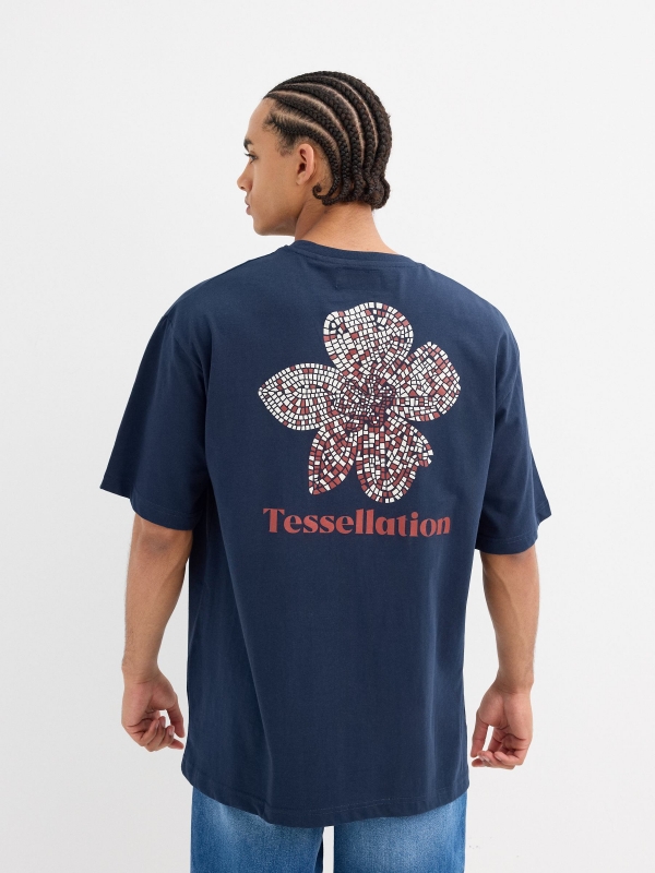 Camiseta estampa floral azul marinho vista meia traseira