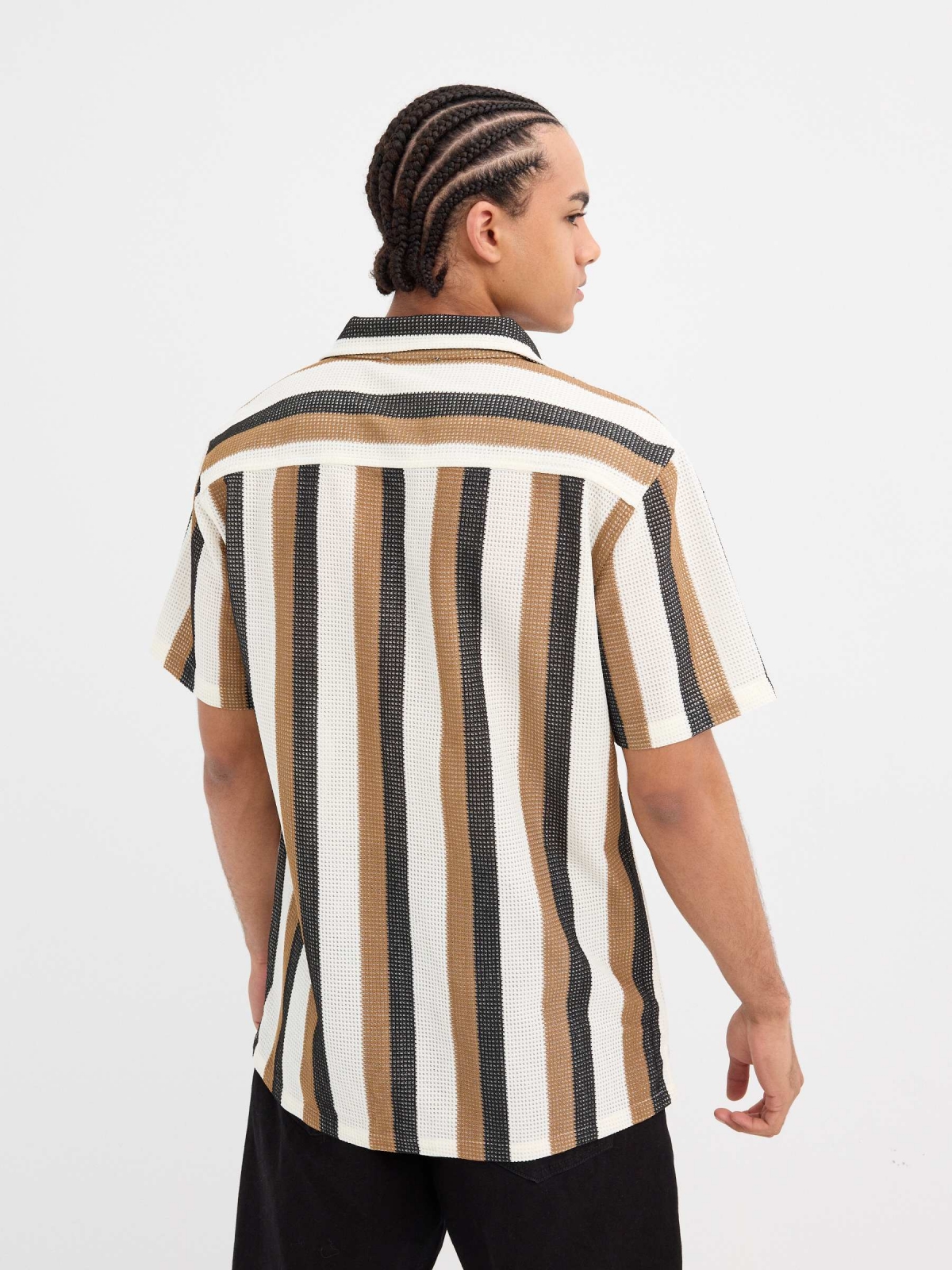 Camisa manga curta malha listras crua vista meia traseira