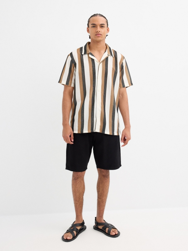 Camisa manga curta malha listras crua vista geral frontal