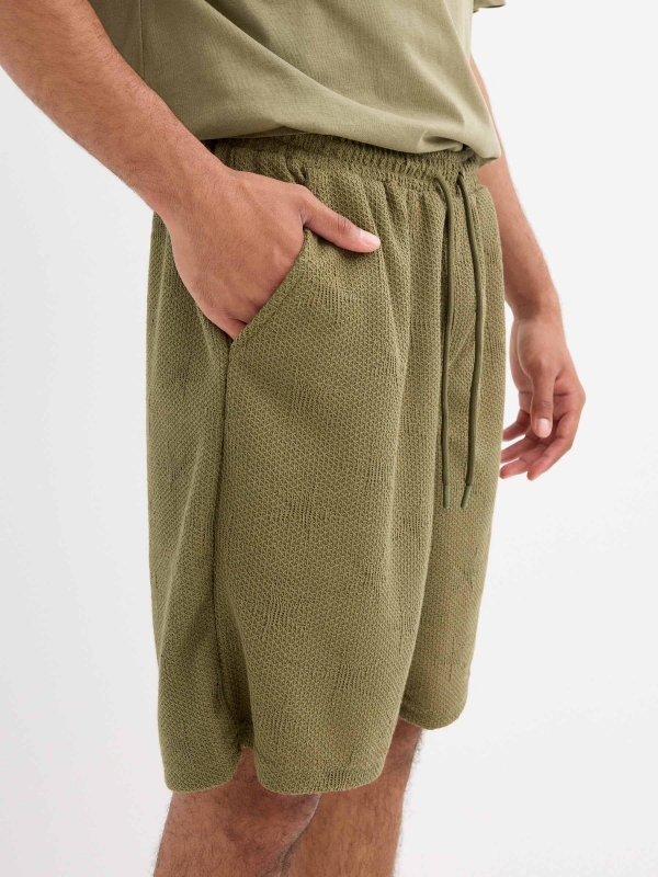 Bermuda jogger em ponto texturizado verde vista geral frontal