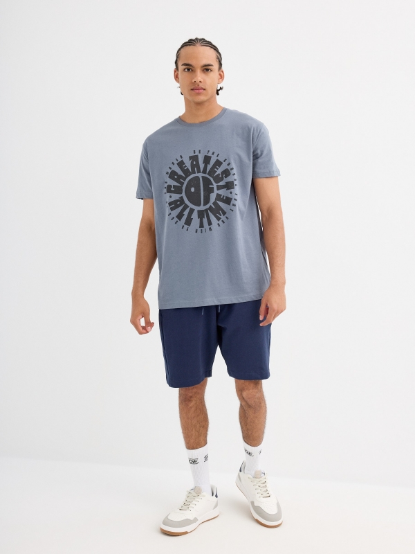 Camiseta com texto estampado azul vista geral frontal